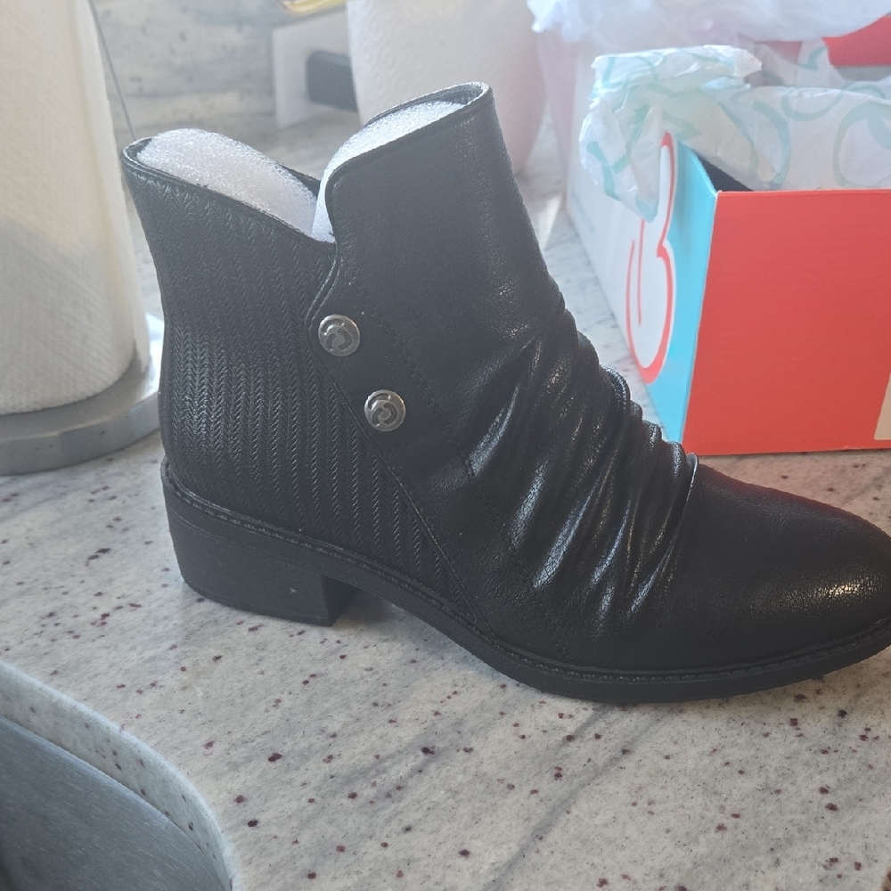 BareTraps Black Textured Ankle Booties